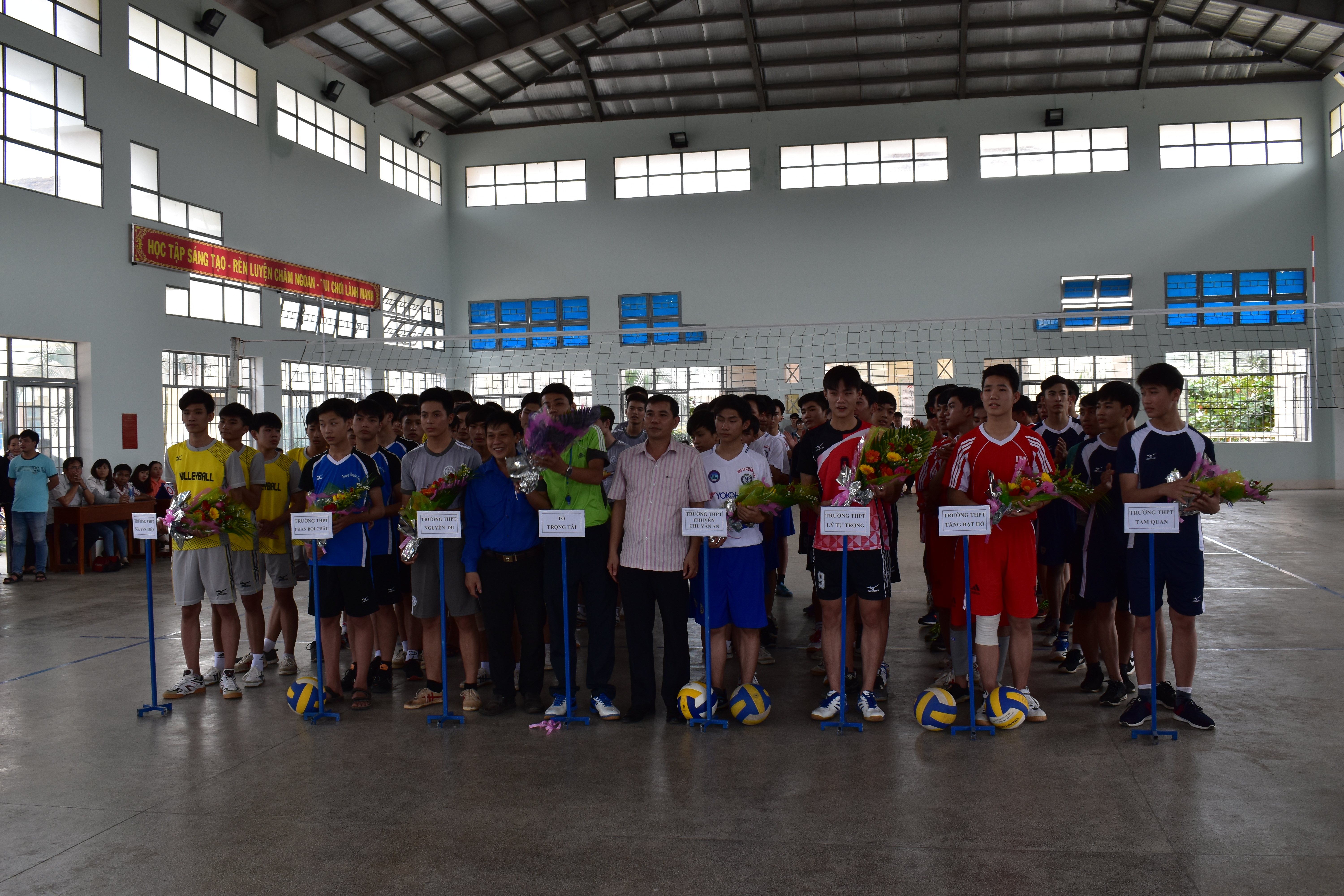 Giải bóng chuyền nam học sinh các trường THPT huyện Hoài Nhơn năm 2017